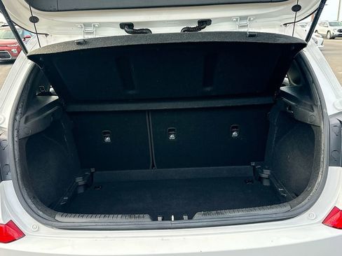 Used 2018 Hyundai Elantra GT image 23