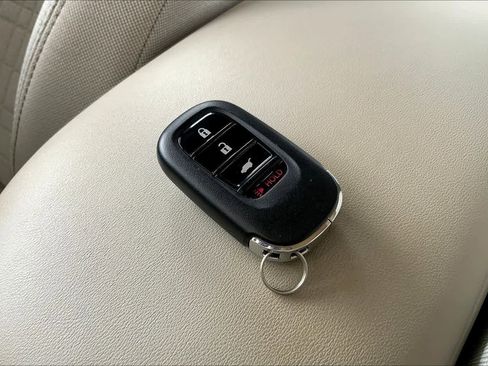 Used 2025 Honda HR-V LX image 15