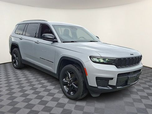 Used 2023 Jeep Grand Cherokee L Laredo AWD/4WD image 2