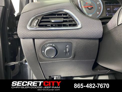 Used 2018 Chevrolet Cruze LT w/ Convenience Package FWD image 13