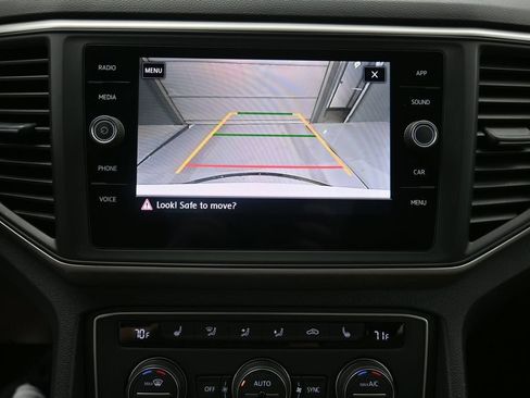 Used 2020 Volkswagen Atlas Cross Sport SE FWD image 4