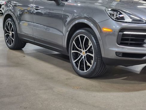 Used 2022 Porsche Cayenne image 16