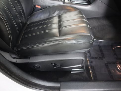 Used 2018 Chrysler 300 S image 31