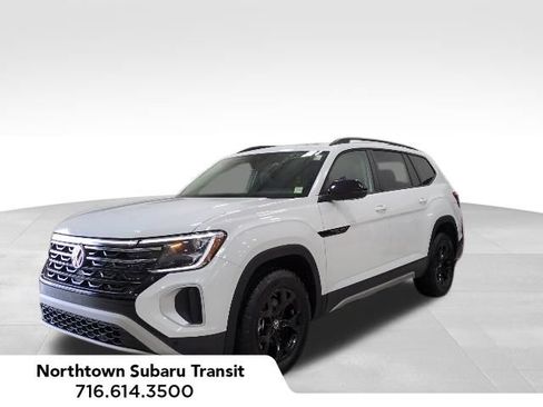Used 2025 Volkswagen Atlas Peak Edition SE AWD/4WD image 1