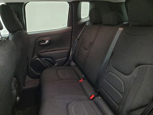 Used 2022 Jeep Renegade Latitude AWD/4WD image 18