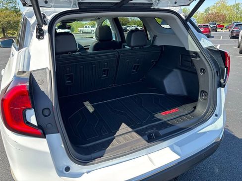 Used 2024 GMC Terrain SLT w/ LPO, Floor Liner Package AWD/4WD image 21