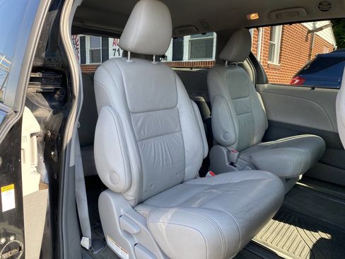 Used 2016 Toyota Sienna XLE w/ XLE Navigation Package AWD/4WD image 20