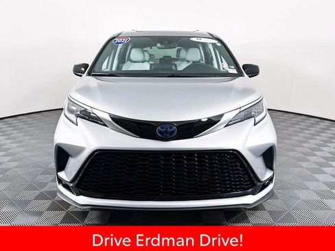 Used 2021 Toyota Sienna XSE w/ XSE Plus Package FWD image 2