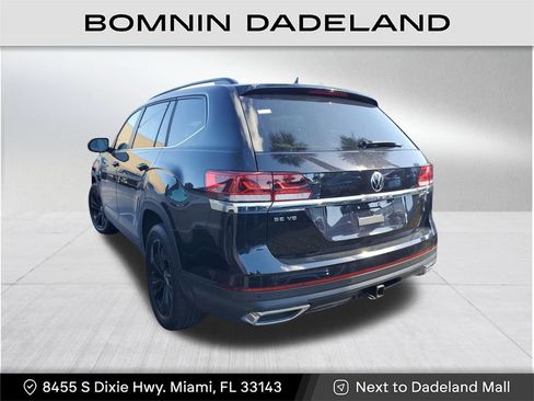 Used 2023 Volkswagen Atlas SE w/ Panoramic Sunroof Package image 4