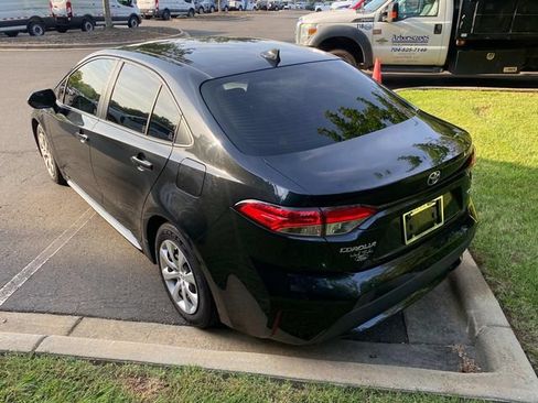 Used 2022 Toyota Corolla LE FWD image 29