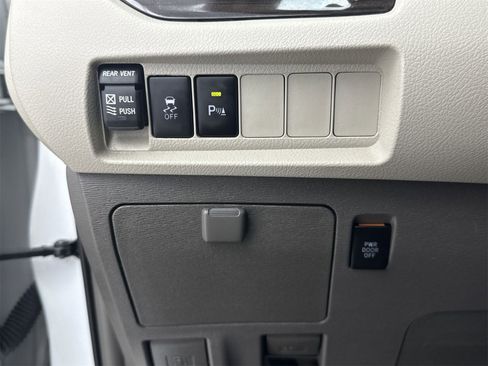 Used 2018 Toyota Sienna XLE w/ XLE Navigation Package image 27