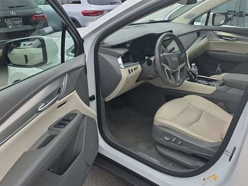 Used 2021 Cadillac XT5 Premium Luxury FWD image 5