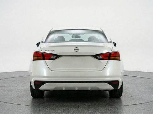 Used 2025 Nissan Altima 2.5 SV FWD image 6