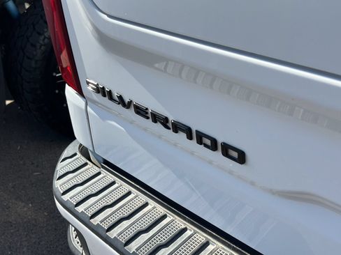 Used 2022 Chevrolet Silverado 1500 RST w/ Convenience Package II AWD/4WD image 6