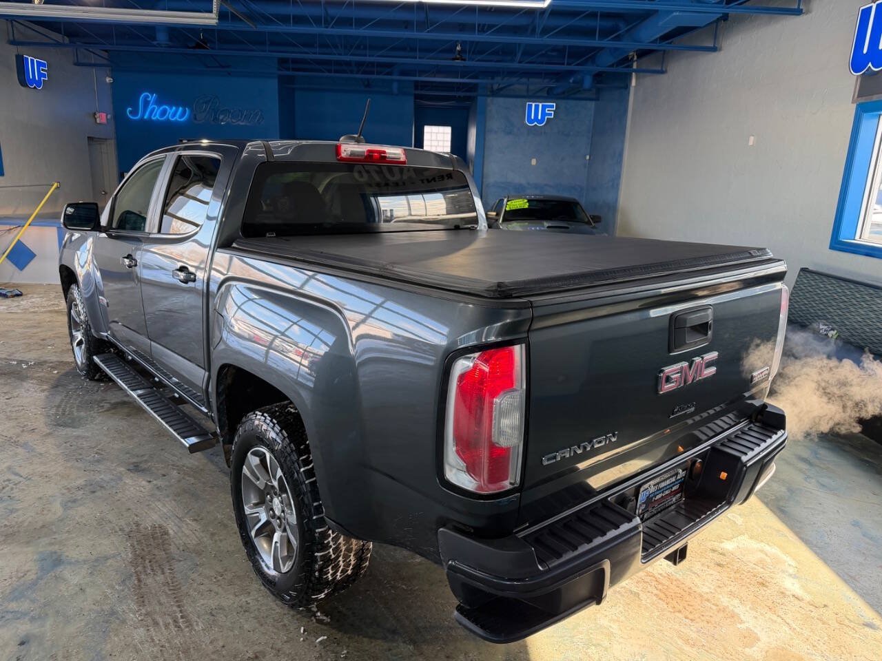 Used 2015 GMC Canyon SLE AWD/4WD image 10