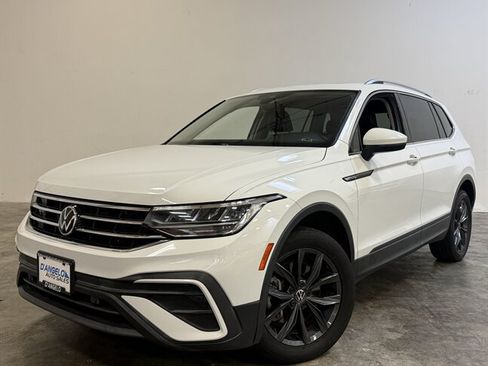 Used 2022 Volkswagen Tiguan SE w/ Panoramic Sunroof Package FWD image 19