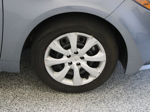 Used 2025 Toyota Corolla LE FWD image 5