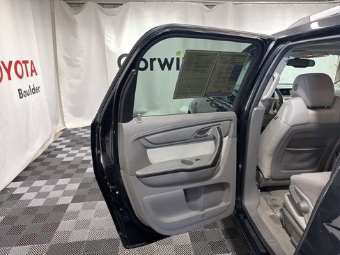 Used 2014 GMC Acadia SLT image 19