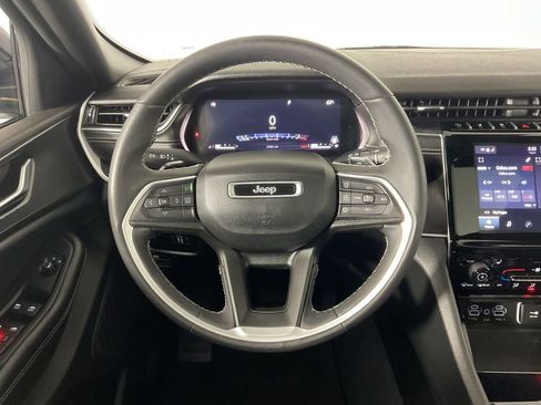 Used 2023 Jeep Grand Cherokee Altitude image 12