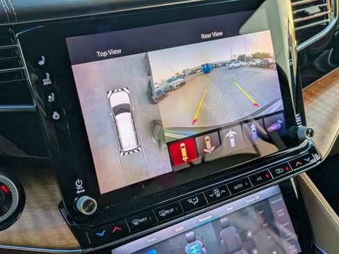 Used 2023 Jeep Grand Wagoneer Series III image 24