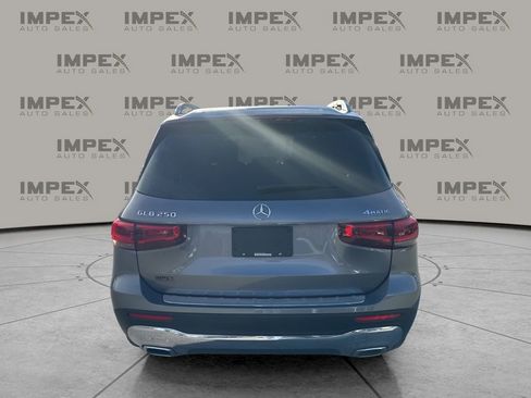 Used 2020 Mercedes-Benz GLB 250 4MATIC w/ Premium Package image 4
