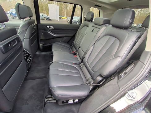 Certified 2022 BMW X7 xDrive40i w/ Premium Package image 21