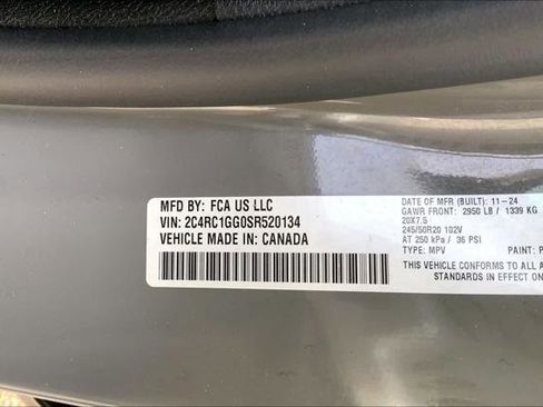 Certified 2025 Chrysler Pacifica Limited image 34