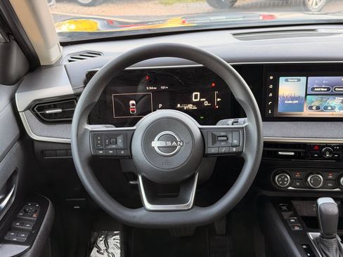 Used 2025 Nissan Kicks SV FWD image 30