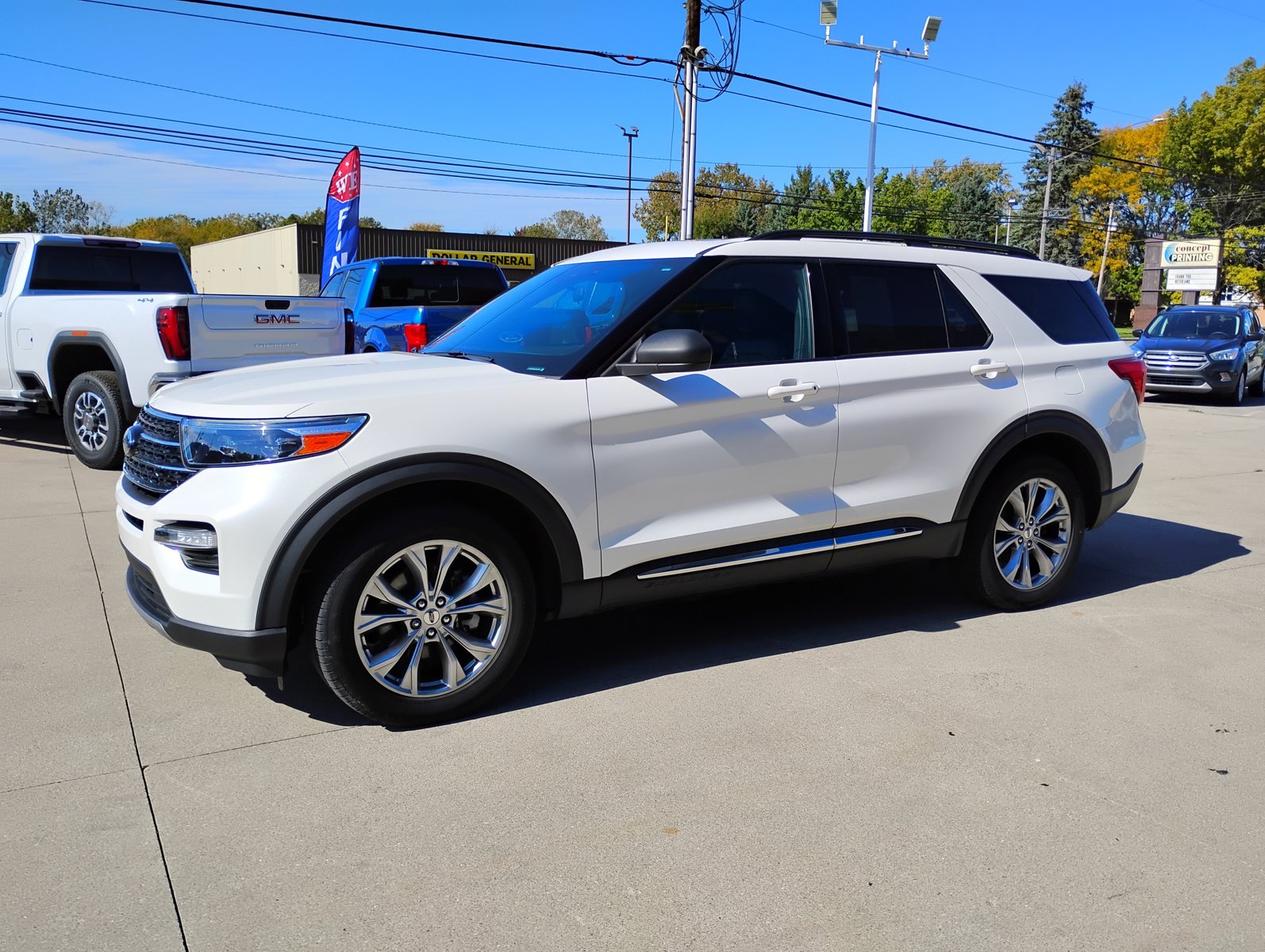 Used 2020 Ford Explorer XLT w/ Equipment Group 202A AWD/4WD image 13
