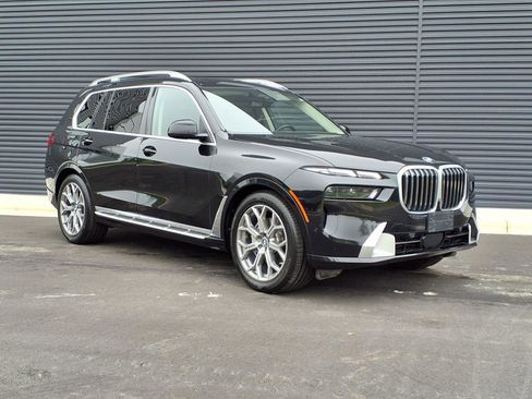 Used 2023 BMW X7 xDrive40i w/ Premium Package image 32