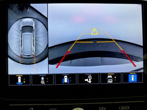 Used 2022 Chevrolet Equinox LT image 16