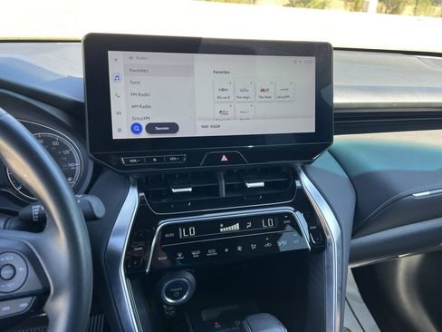 Used 2023 Toyota Venza XLE AWD/4WD image 17
