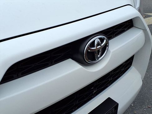 Used 2019 Toyota 4Runner SR5 Premium image 27