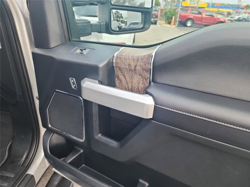 Used 2018 Ford F250 Lariat w/ Lariat Value Package image 27