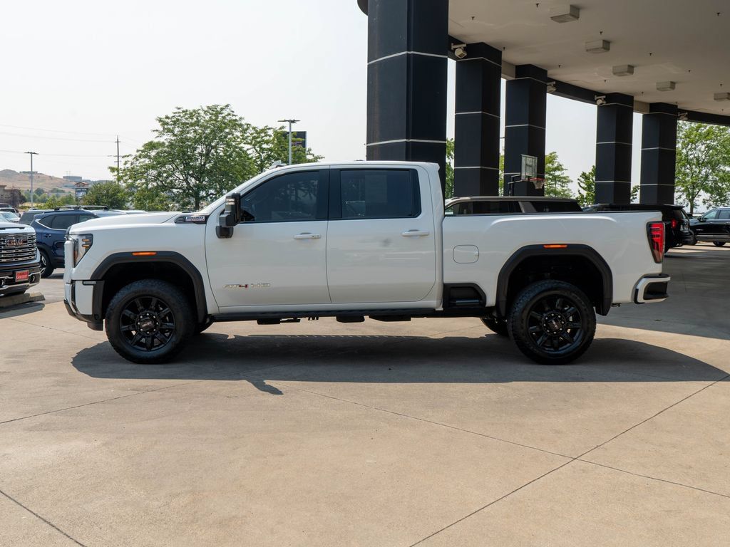 Used 2024 GMC Sierra 2500 AT4 w/ AT4 Premium Plus Package AWD/4WD image 4
