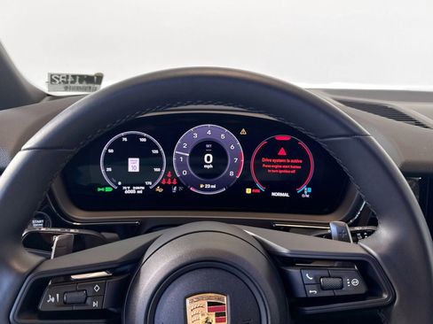 Used 2025 Porsche Cayenne image 15