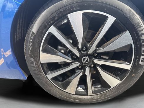 Used 2025 Nissan Sentra SV w/ SV Premium Package FWD image 32
