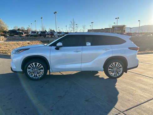New 2026 Toyota Highlander Platinum AWD/4WD image 4