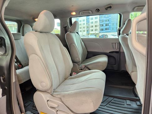 Used 2011 Toyota Sienna FWD image 12