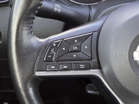 Used 2017 Nissan Rogue Sport SL w/ SL Premium Package image 18