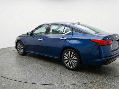 Used 2025 Nissan Altima 2.5 SV FWD image 5