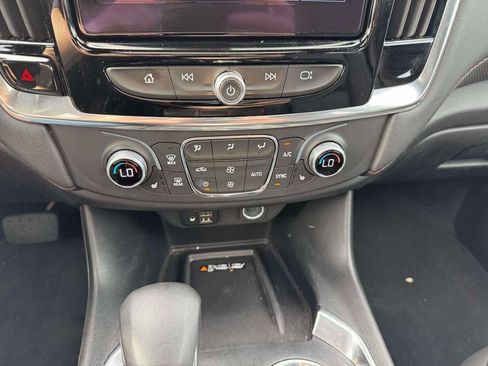 Used 2023 Chevrolet Traverse RS AWD/4WD image 32