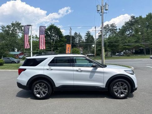 Used 2026 Ford Explorer Active w/ Active Comfort Package AWD/4WD image 5