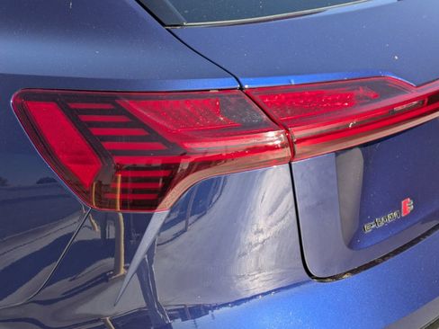 Used 2022 Audi e-tron S Premium Plus AWD/4WD image 18