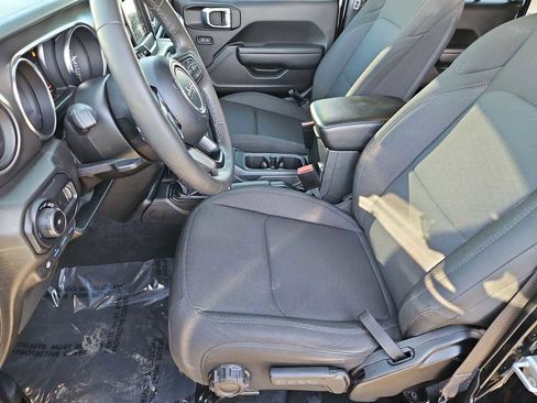 Used 2023 Jeep Wrangler Unlimited image 16