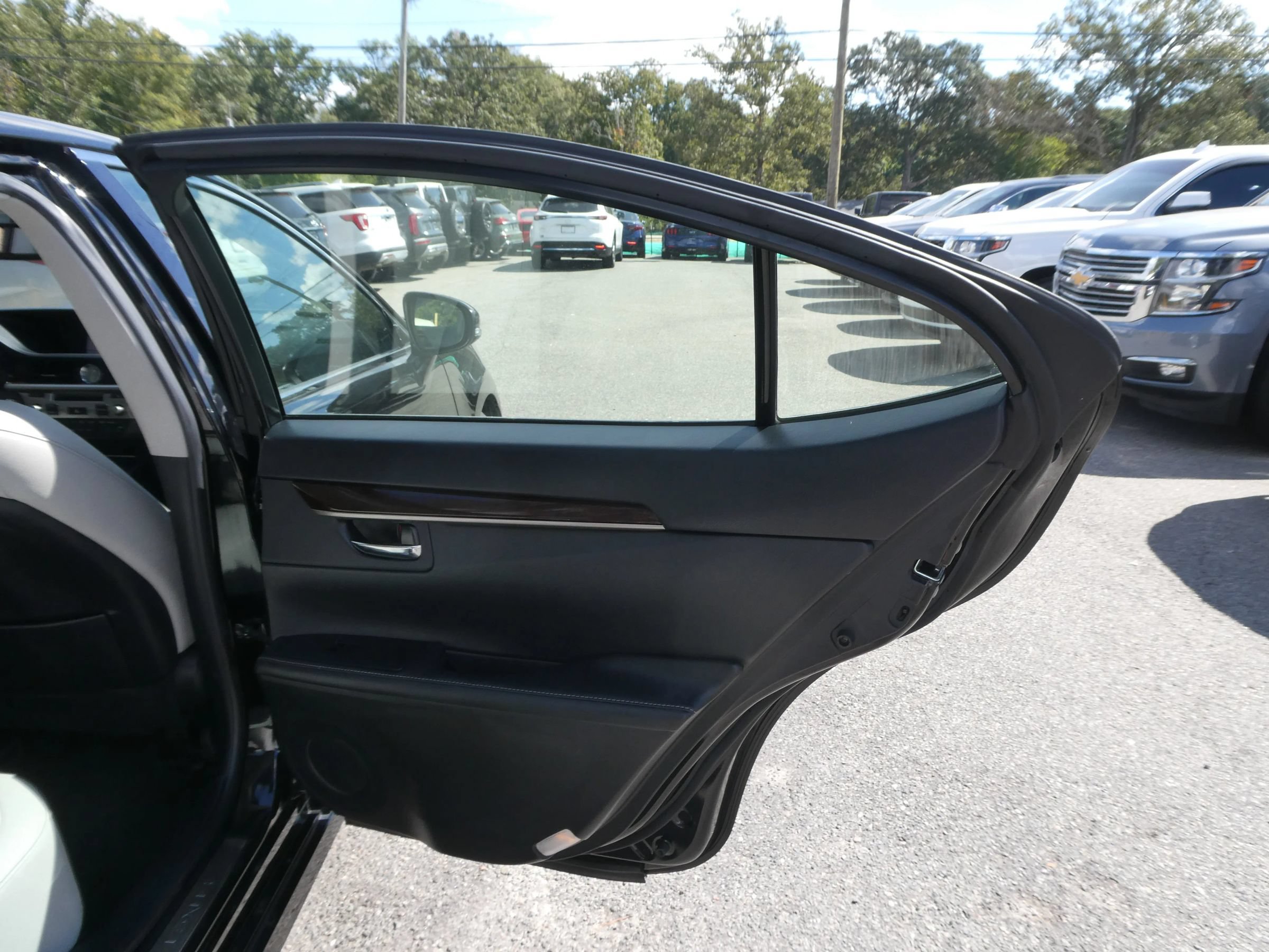 Used 2013 Lexus ES 350 w/ Luxury Pkg FWD image 28