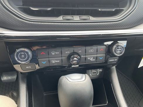 Certified 2024 Jeep Compass Trailhawk w/ Trailhawk Convenience Group AWD/4WD image 8