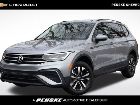 Used 2022 Volkswagen Tiguan S image 1