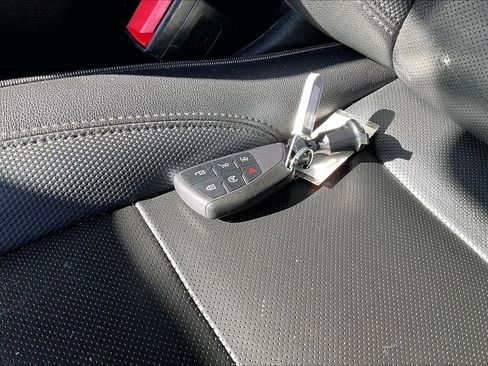 Used 2022 Chevrolet Suburban RST w/ Luxury Package image 12