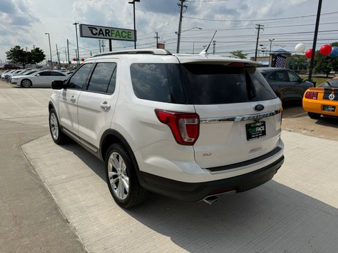 Used 2018 Ford Explorer XLT w/ Equipment Group 202A AWD/4WD image 8